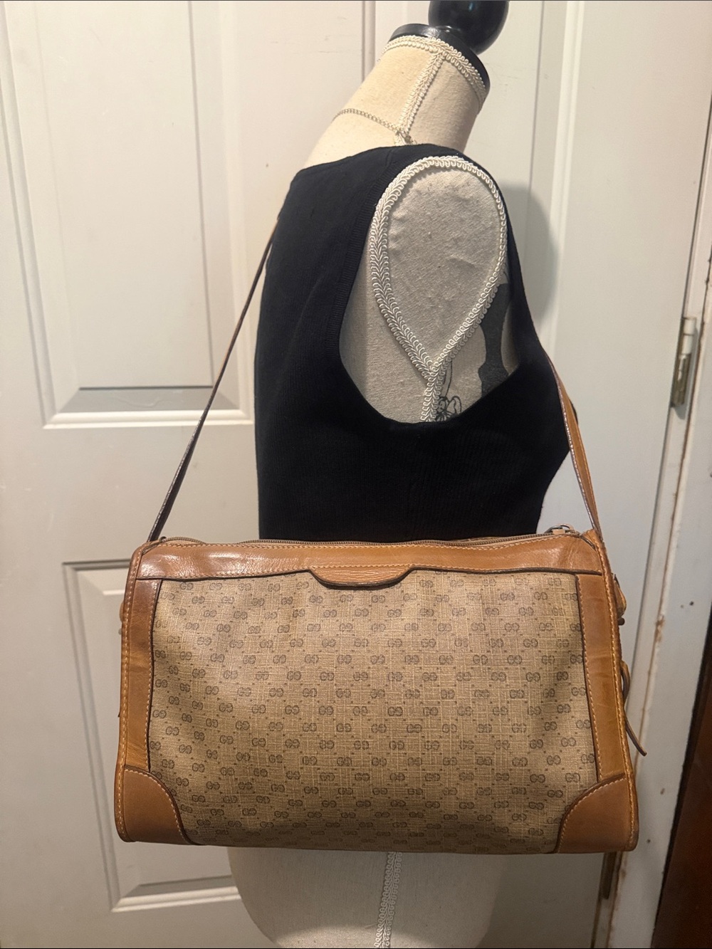 Authentic Gucci Monogram Shoulder Bag - Picture 4 of 11